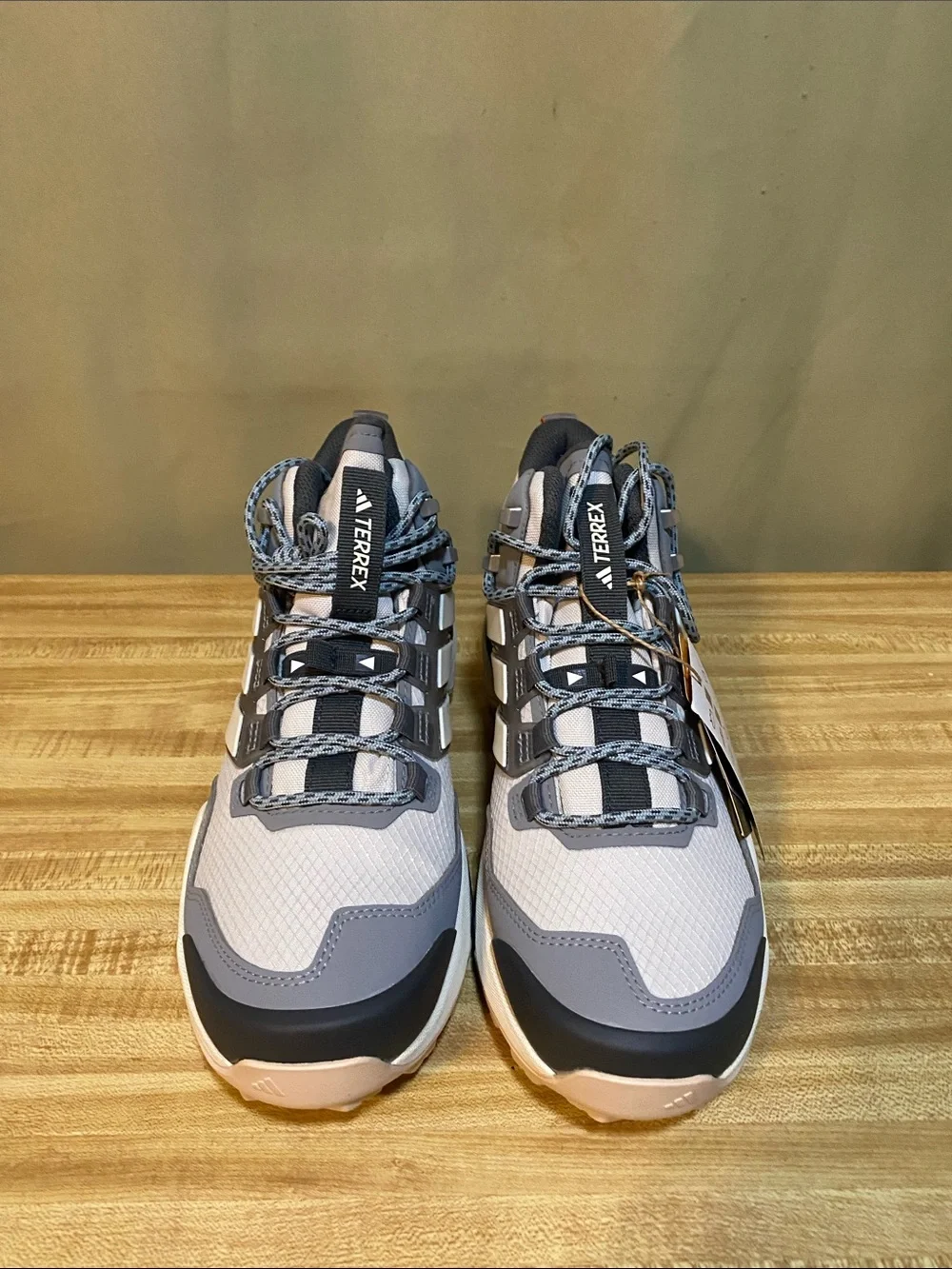 Adidas Terrex SkychaserMI Gore-Tex Hiking Boots Grey One Off White 3 Sz 7 NWT